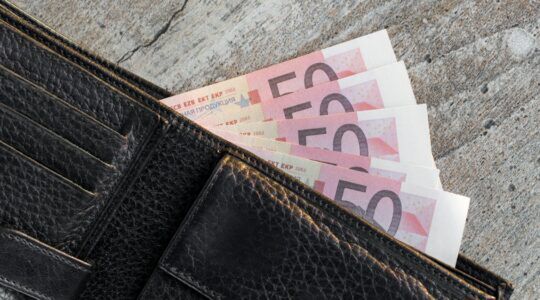 Geld, wat zzp'ers mislopen als ze niet worden uitbetaald.