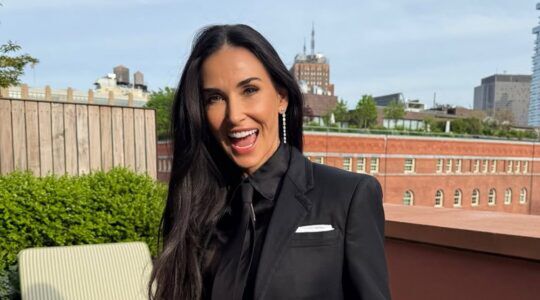 Demi Moore, de actrice die er op haar 62e jonger uitziet dan vroeger.