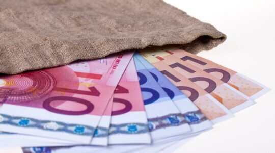 Geld, wat zzp'ers meer over kunnen houden middels belastingvoordeel.