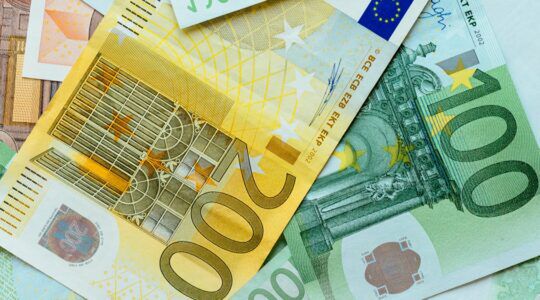 Cashgeld, wat werknemers in het mkb meer verdienden door hogere lonen in 2025.