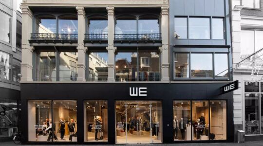 WE Fashion winkel aan de voorzijde