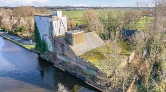 Het huis in Leiden dat op een vuilnisbelt lijkt