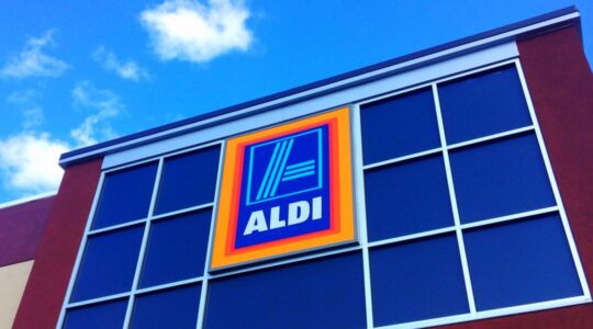 Een Aldi-filiaal (inclusief het enorme logo)