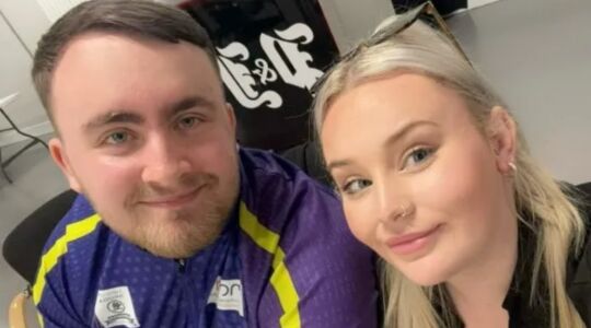 Luke Littler met zijn vriendin Eloise Milburn