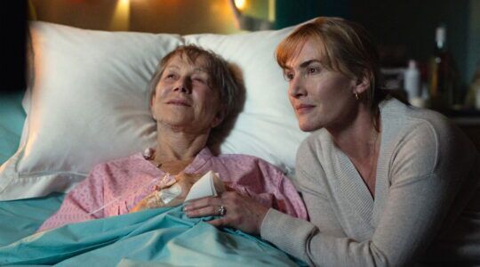 Kate Winslet en Helen Mirren in Goodbye June