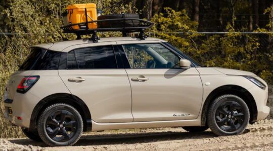 De zijkant van de meestverkochte auto van Nederland.