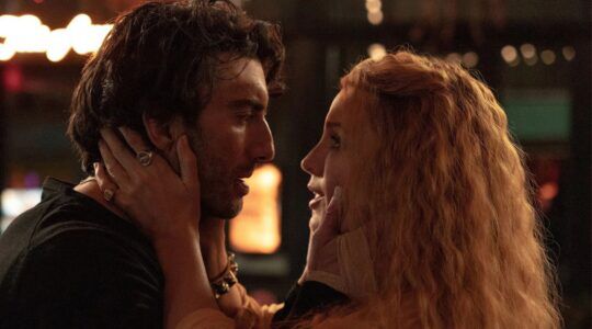 Een man en vrouw die elkaar stevig vast hebben.