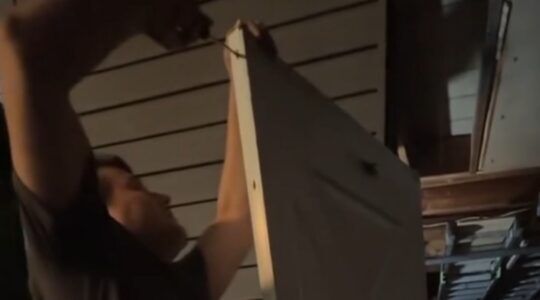 De deur waar de Pokémon-kaart zat.