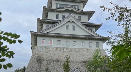 Een Japans kasteel dat te koop staat.