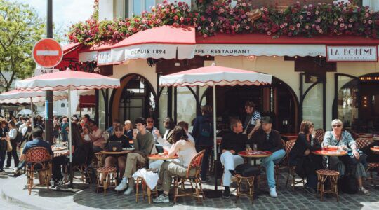 De horeca, alwaar drinken steeds duurder wordt.
