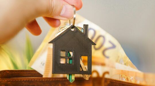 Een huissleutel, die buitenlandse kopers snel weten te bemachtigen.