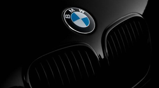 BMW logo op de grill