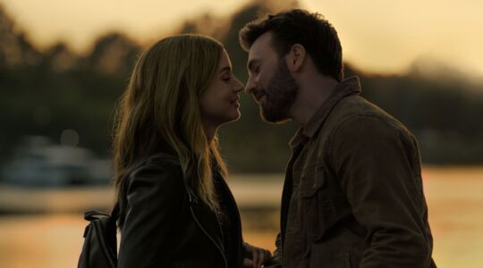 Ana de Armas en Chris Evans in Ghosted