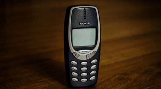 Een oude Nokia-telefoon