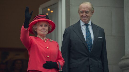 Jonathan Pryce en Imelda Staunton in een aflevering van "The Crown"