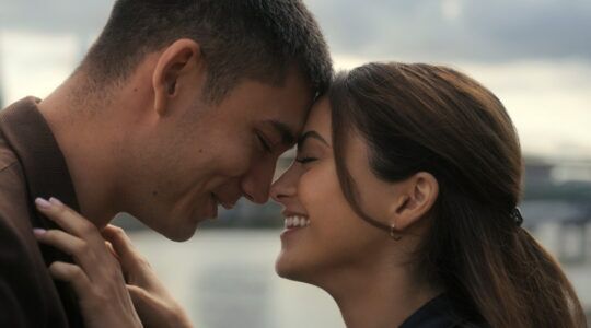 Camila Mendes en Archie Renaux in Uograded