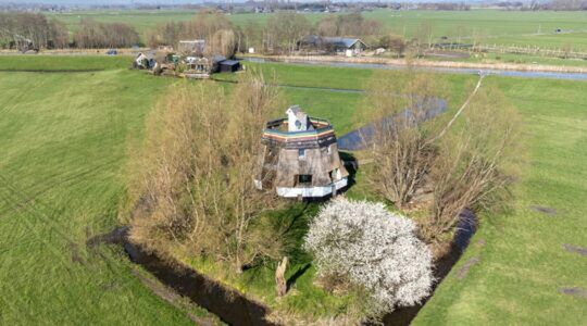 De molen die te koop staat op Funda.