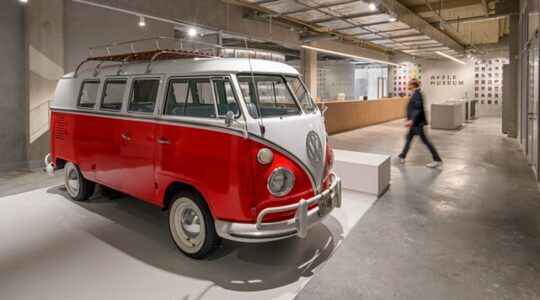 De oude Volkswagen-bus van Steve Jobs.