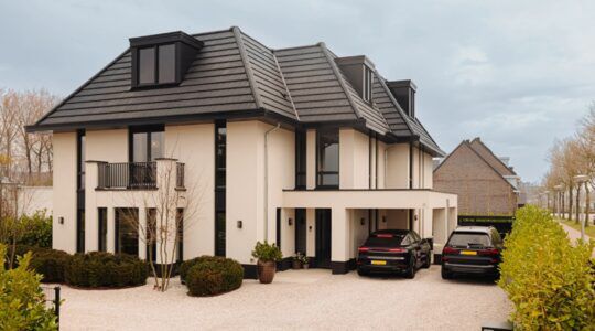 De voorkant van de eco-villa in Amstelveen.