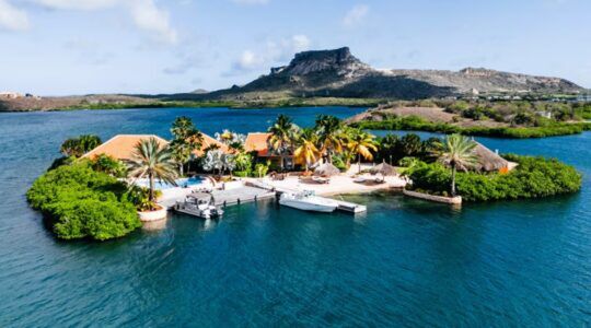 Het privé-eiland dat op Airbnb staat.