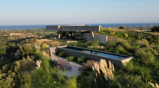 De buitenzijde van de Italiaanse villa.