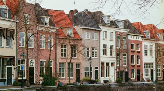 Koopwoningen in Nederland, waarvan er meer op de markt zijn verschenen.
