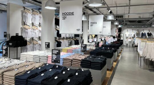 Een vestiging van een winkel van Lager157