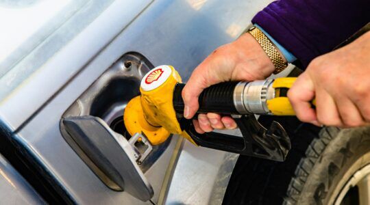 Iemand is aan het tanken