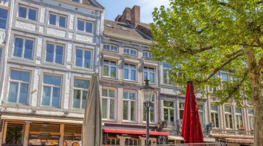 De buitenzijde van het huis in Maastricht.