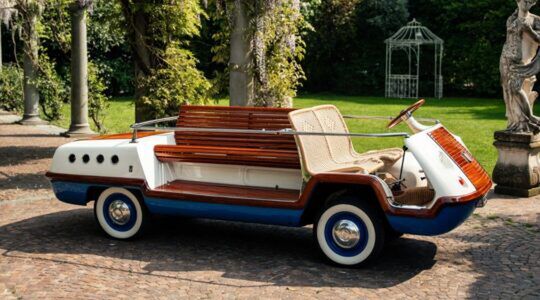 De zijkant van de Fiat 600 Torpedo Marina.