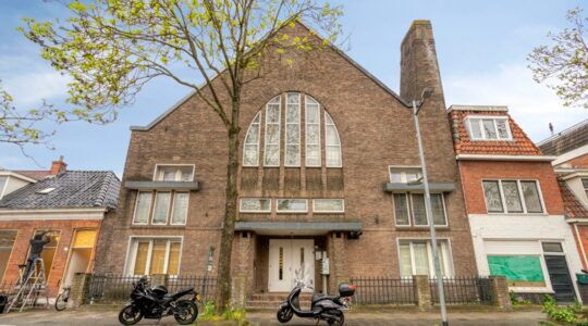 De oude kerk die op Funda staat.