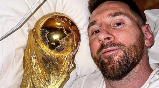 Lionel Messi met de WK beker van 2022