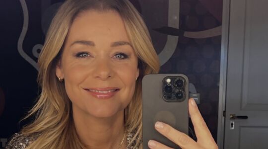 Een spiegelselfie van een vrouw.