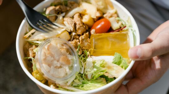 Een voorverpakte maaltijdsalade