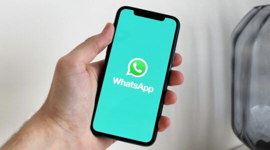 WhatsApp, de app die mogelijk met een betaald abonnement zal komen.