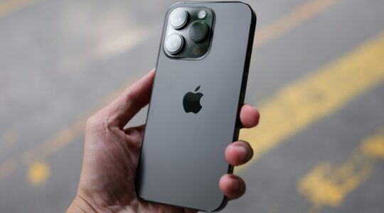 Een iPhone van Apple, waarmee je binnenkort mogelijk rekeningen kunt verdelen.