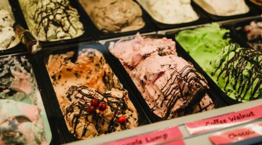 Bakken vol met ijs (wat kan leiden tot een brain freeze)