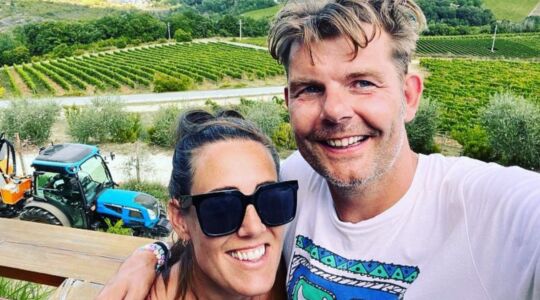 Sander Lantinga, de man die zijn pand in Amsterdam te koop heeft gezet, met zijn vrouw