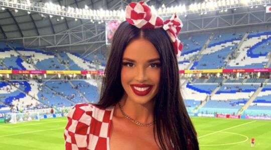 Ivana Knöll in het stadion waar Engeland Kroatië werd gespeeld.