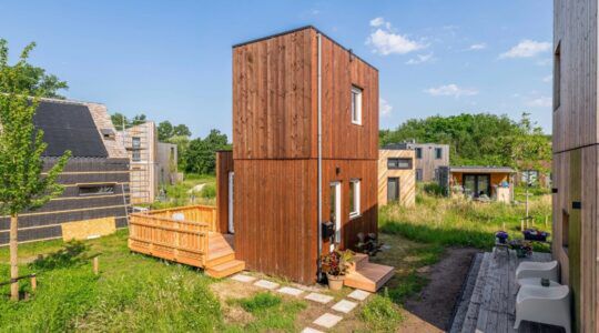 De buitenzijde van de Eindhovense tiny house.