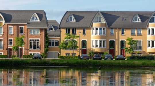 Een aantal nieuwbouwwoningen dat wellicht niet werd verkocht