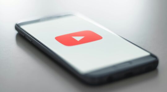 YouTube, het platform dat een maatregel tegen AI-video's heeft.