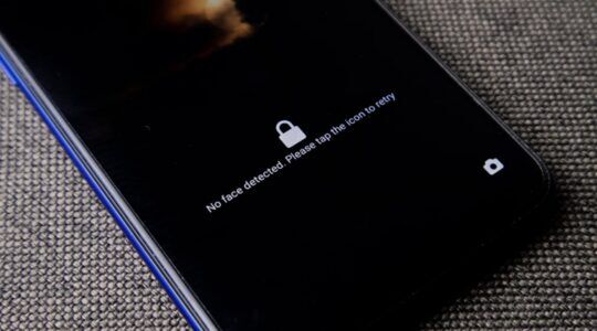 Een van de smartphones met gezichtsherkenning.