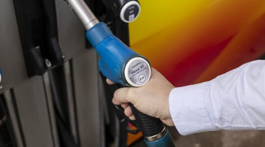 De benzine die BMW en Toyota gebruiken voor hun test.