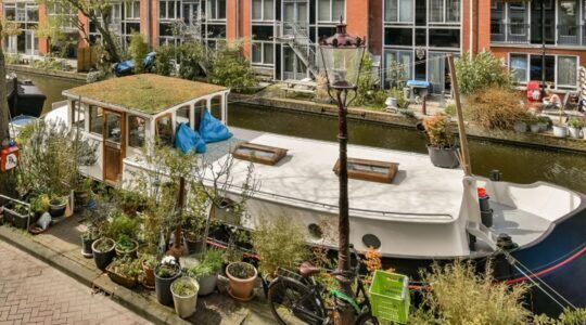 De woonboot in Amsterdam.