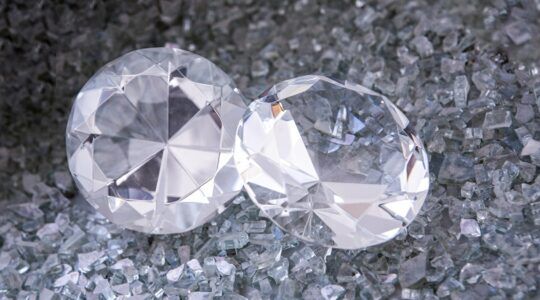 Twee diamanten, die steeds goedkoper worden.