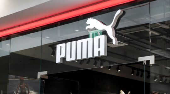 Puma die Pelé enorm veel geld betaalde in 1970 om zijn veters te strikken.
