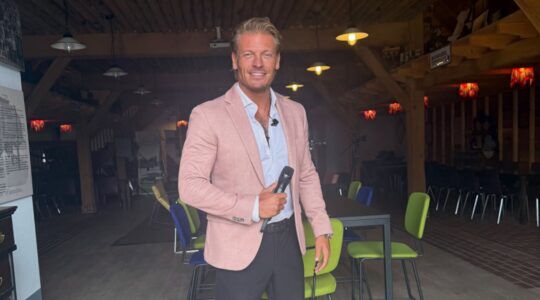 Thomas Berge klaar om een showtje te geven.