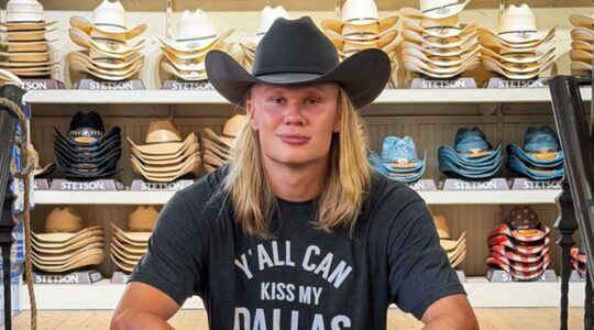 Erling Haaland met een hoed op in Amerika.