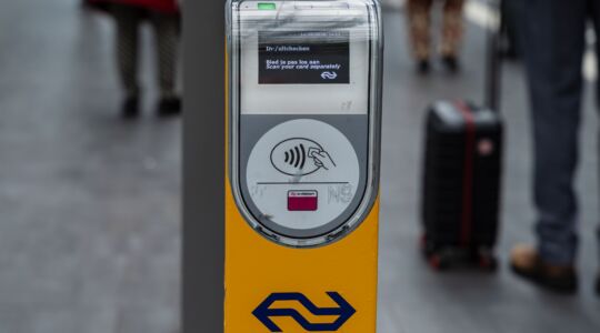 Een NS-incheckpaaltje